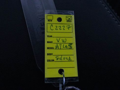 Used 2025 Volkswagen Atlas Cross Sport SE image 25