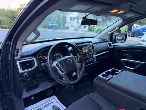 Used 2017 Nissan Titan SV RWD image 14