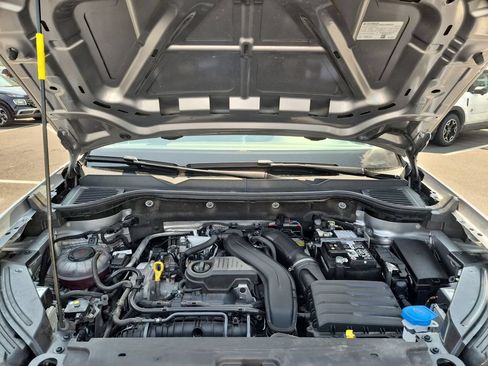 Used 2025 Volkswagen Taos SE AWD/4WD image 34