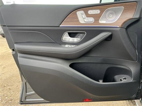 Used 2025 Mercedes-Benz GLS 450 4MATIC image 16