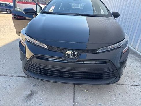 Used 2025 Toyota Corolla LE FWD image 18