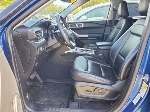 Used 2021 Ford Explorer XLT w/ Equipment Group 202A AWD/4WD image 19