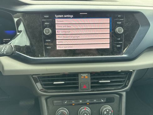 Used 2022 Volkswagen Taos SE image 13