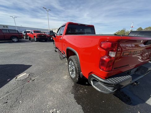 Used 2024 Chevrolet Silverado 2500 Custom w/ Custom Value Package image 9