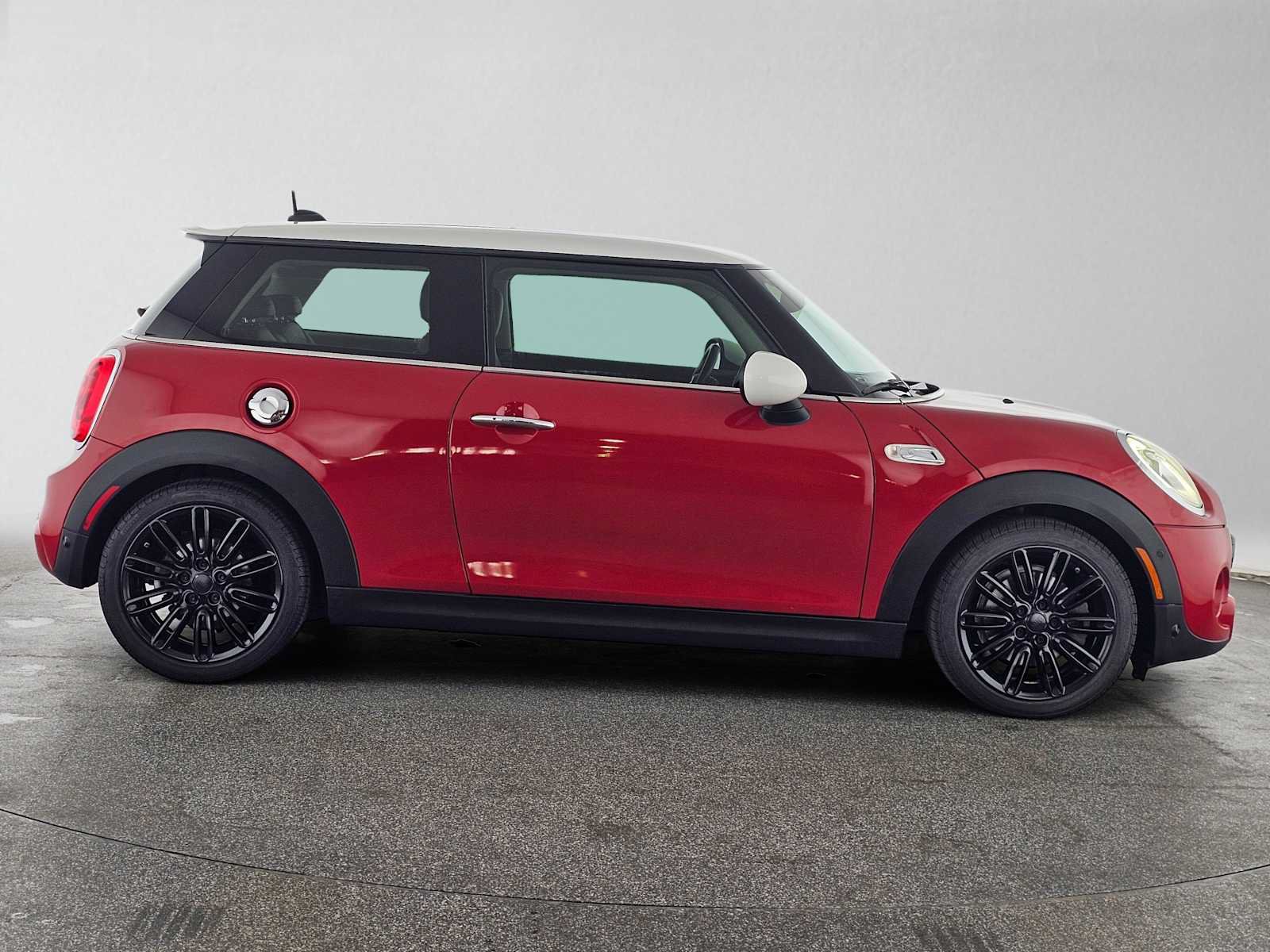 Used 2018 MINI Cooper S FWD image 2