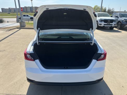 Used 2025 Toyota Camry LE FWD image 5