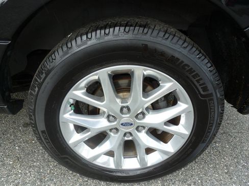 Used 2017 Ford Expedition Limited w/ Equipment Group 301A AWD/4WD image 15