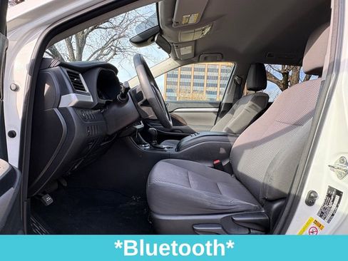 Used 2017 Toyota Highlander LE image 14