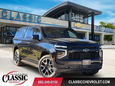Used 2025 Chevrolet Suburban RST w/ Comfort Package image 1