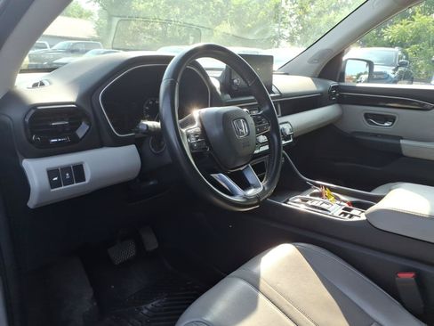 Used 2024 Honda Pilot Touring image 21