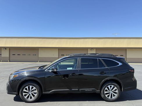 Used 2022 Subaru Outback Premium AWD/4WD image 5