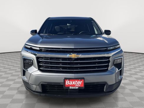 Used 2025 Chevrolet Traverse LT w/ Enhanced Driving Package image 7