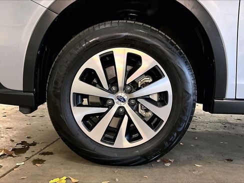 Used 2022 Subaru Outback Premium image 11