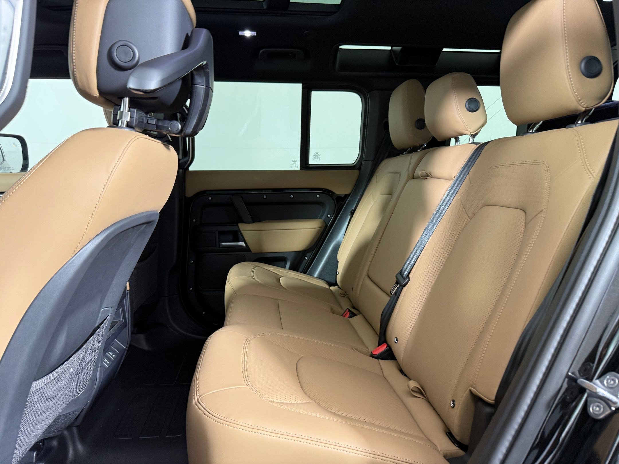 New 2026 Land Rover Defender 110 S AWD/4WD image 23