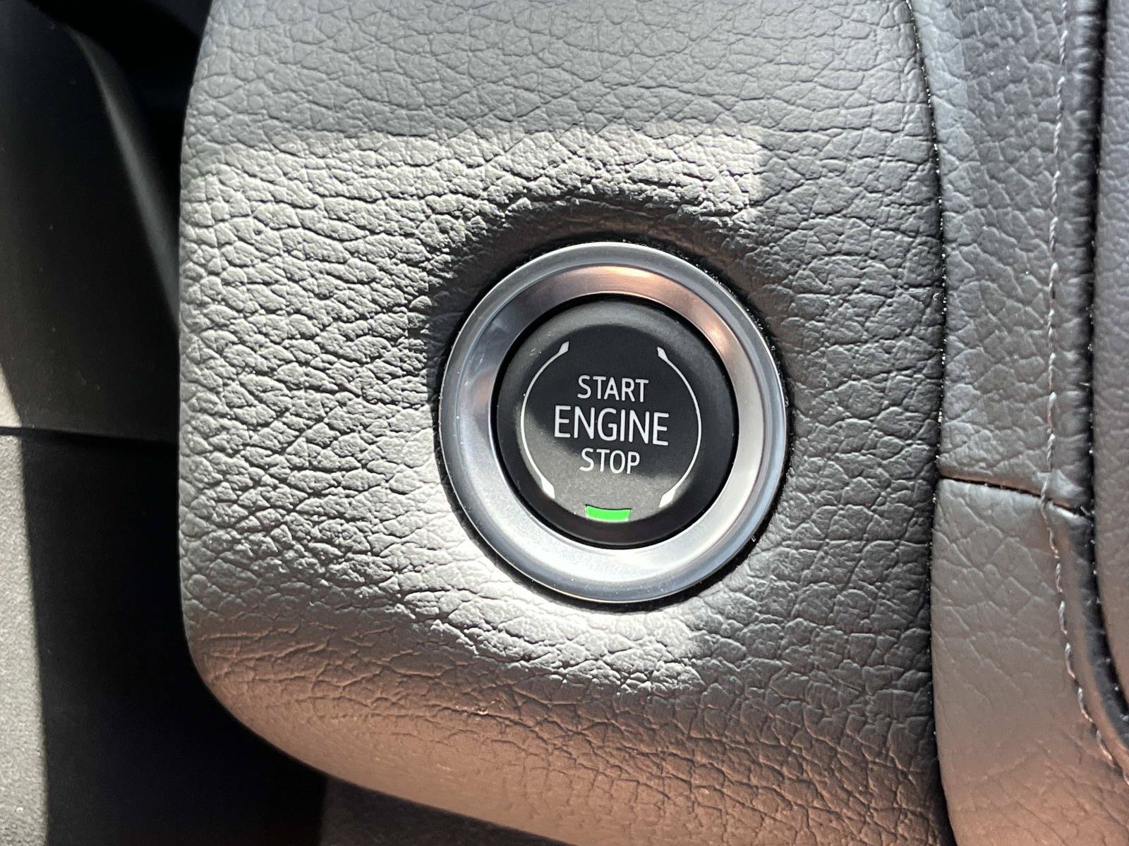 Used 2024 GMC Yukon XL Denali AWD/4WD image 38