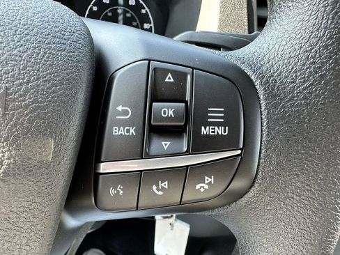 Used 2023 Ford E-Transit Medium Roof image 13