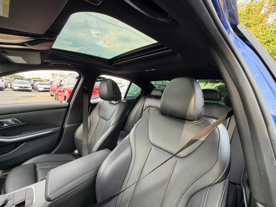 Used 2022 BMW 330i Sedan w/ M Sport Package RWD image 60
