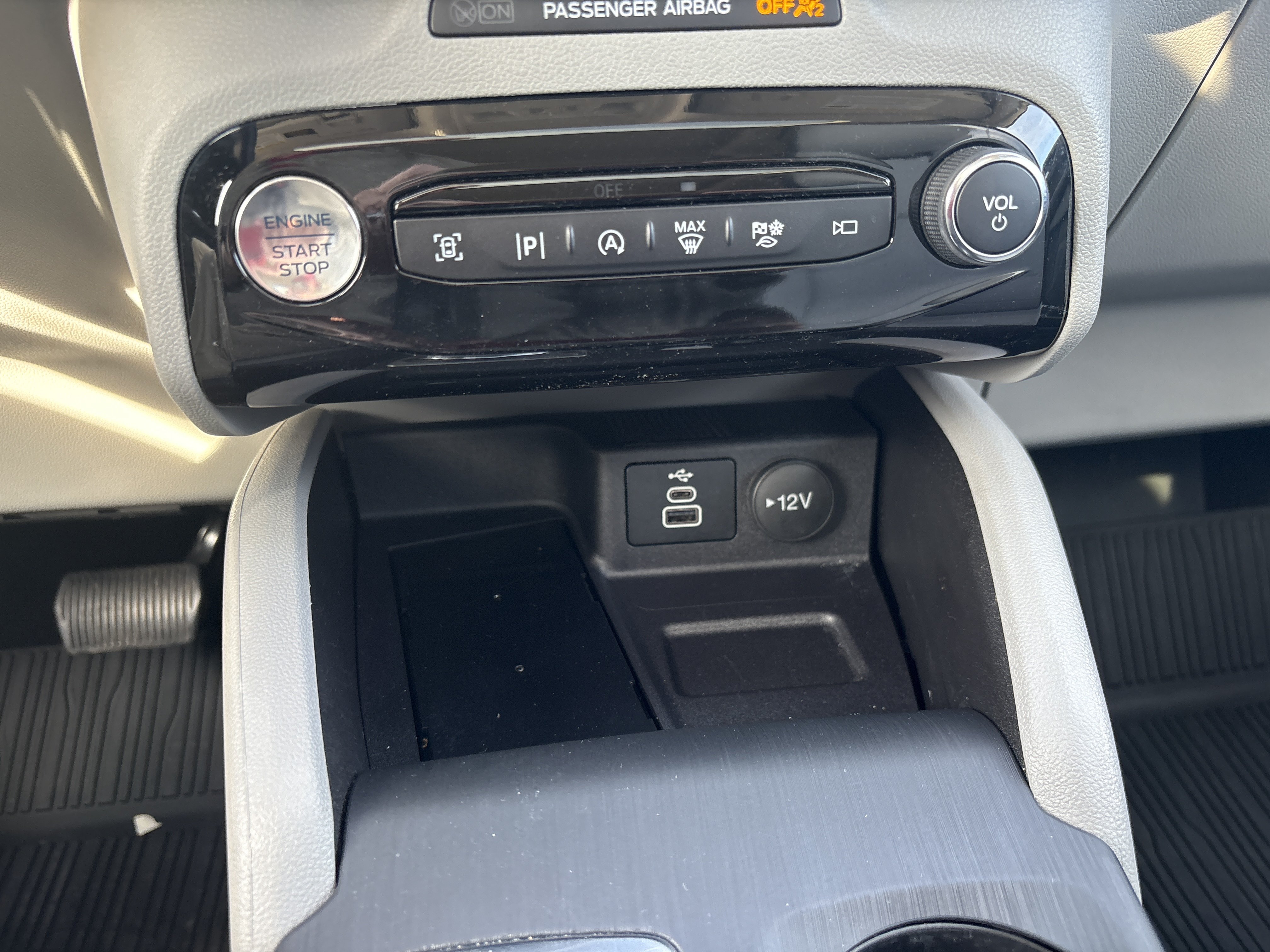 Used 2024 Ford Escape Platinum w/ Class II Trailer Tow Package AWD/4WD image 15