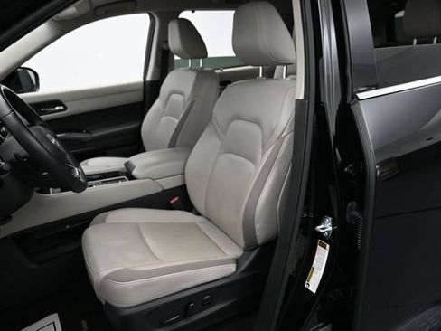Used 2025 Nissan Pathfinder SL FWD image 11