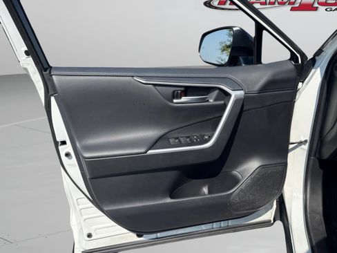 Used 2023 Toyota RAV4 XSE AWD/4WD image 19