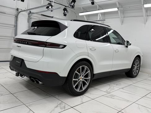 Certified 2025 Porsche Cayenne image 11