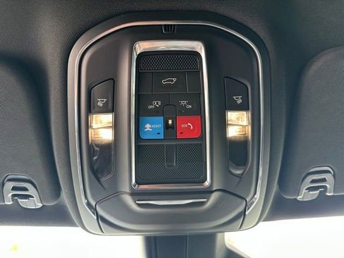 Used 2024 Jeep Wagoneer L Series II image 28