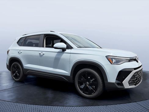 New 2026 Volkswagen Taos SE FWD image 1