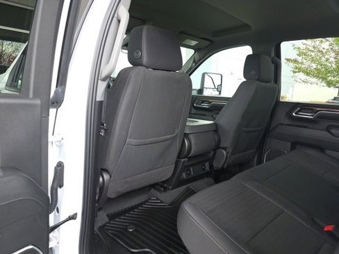 Used 2024 Chevrolet Silverado 2500 LT image 17