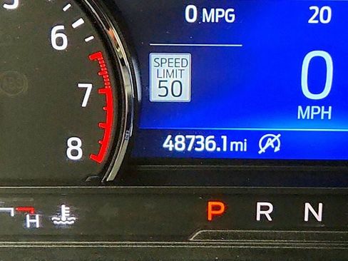 Used 2021 Ford Explorer XLT w/ Equipment Group 202A AWD/4WD image 16