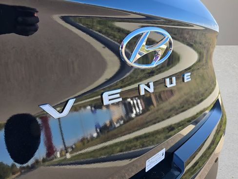 New 2026 Hyundai Venue SEL image 9