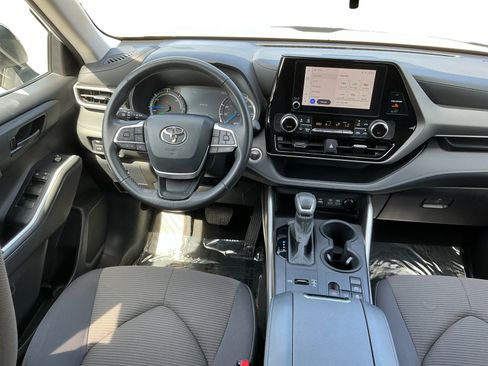 Used 2024 Toyota Highlander LE image 14
