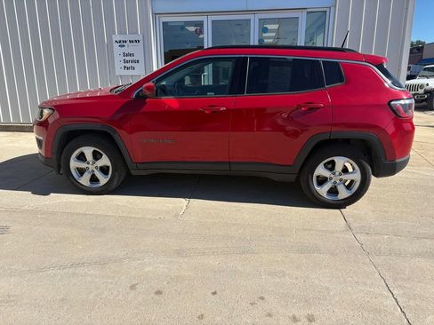 Used 2018 Jeep Compass Latitude w/ Safe & Security Group FWD image 2