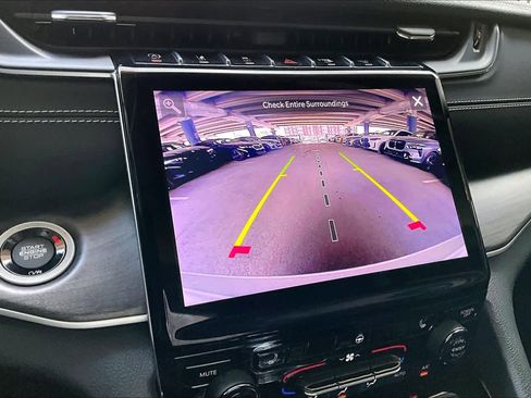 Used 2023 Jeep Grand Cherokee Limited image 26