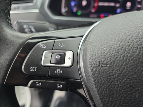 Used 2020 Volkswagen Tiguan SEL w/ 3rd Row Seat Package image 17