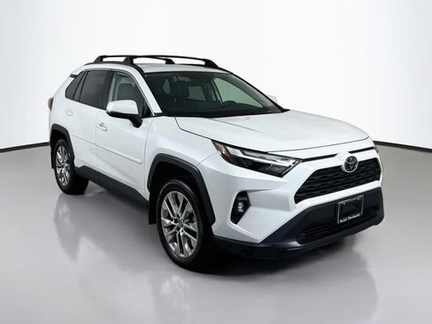 Used 2023 Toyota RAV4 XLE Premium AWD/4WD image 7