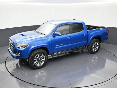 Used 2016 Toyota Tacoma TRD Sport w/ Towing Package RWD image 12