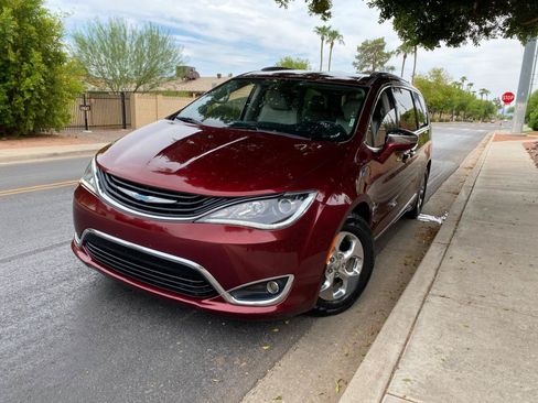 Used 2018 Chrysler Pacifica Limited FWD image 4