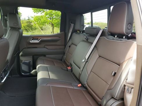 Used 2023 GMC Sierra 1500 Denali w/ Technology Package AWD/4WD image 9