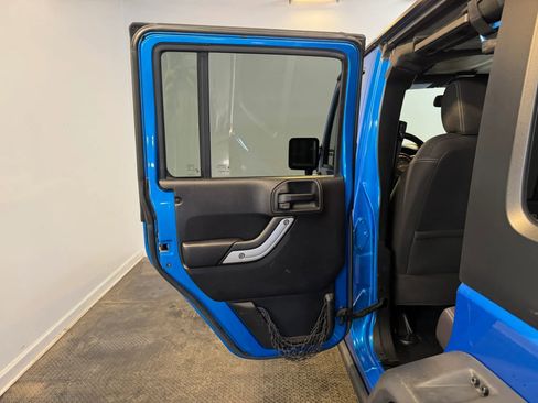 Used 2015 Jeep Wrangler Unlimited Rubicon w/ Max Tow Package AWD/4WD image 24