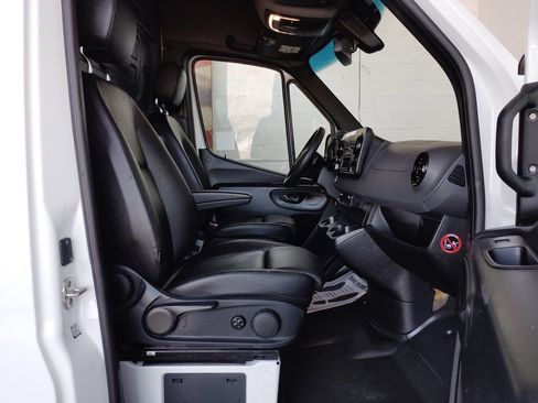 Used 2020 Mercedes-Benz Sprinter 3500 image 11