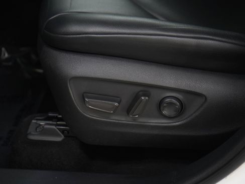 Used 2021 Toyota Highlander XLE AWD/4WD image 22
