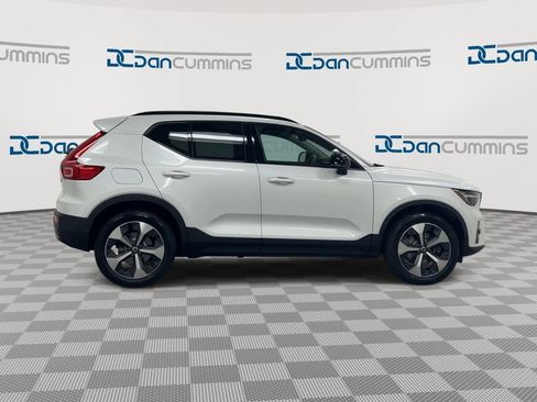 Used 2023 Volvo XC40 B4 Ultimate FWD image 9