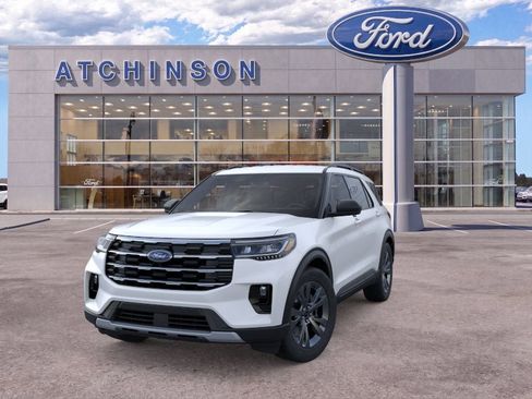 Used 2026 Ford Explorer Active w/ Active Comfort Package AWD/4WD image 2