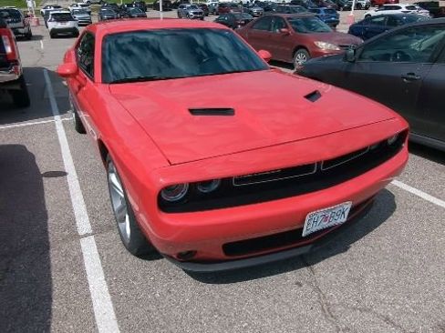 Used 2016 Dodge Challenger R/T RWD image 10