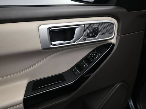 Certified 2023 Ford Explorer Platinum AWD/4WD image 11