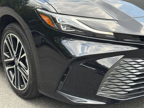 Used 2025 Toyota Camry XLE AWD/4WD image 8