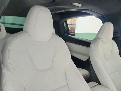 Used 2022 Tesla Model X image 21
