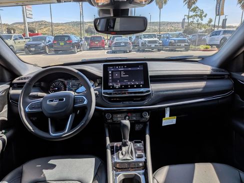 New 2026 Jeep Compass Latitude image 15