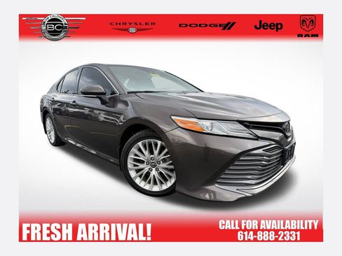 Used 2020 Toyota Camry XLE FWD image 1