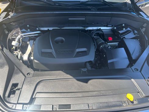 Used 2018 Volvo XC90 T6 Momentum w/ Convenience Package AWD/4WD image 16